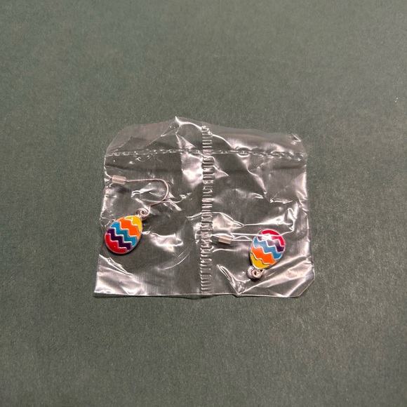 Avon Easter Egg Earrings - Picture 2 of 4